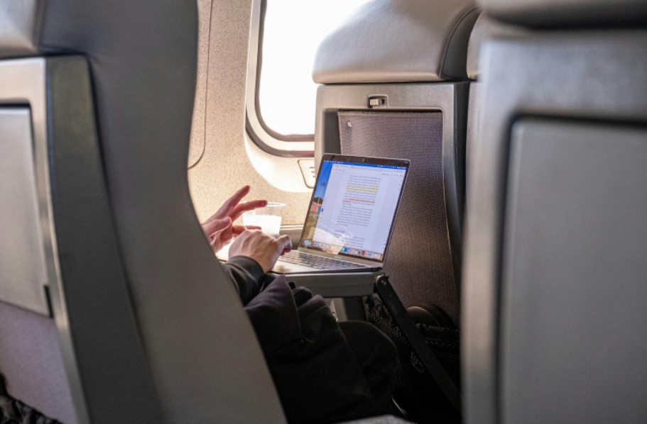 best-airplane-gadgets-to-make-your-flight-way-better